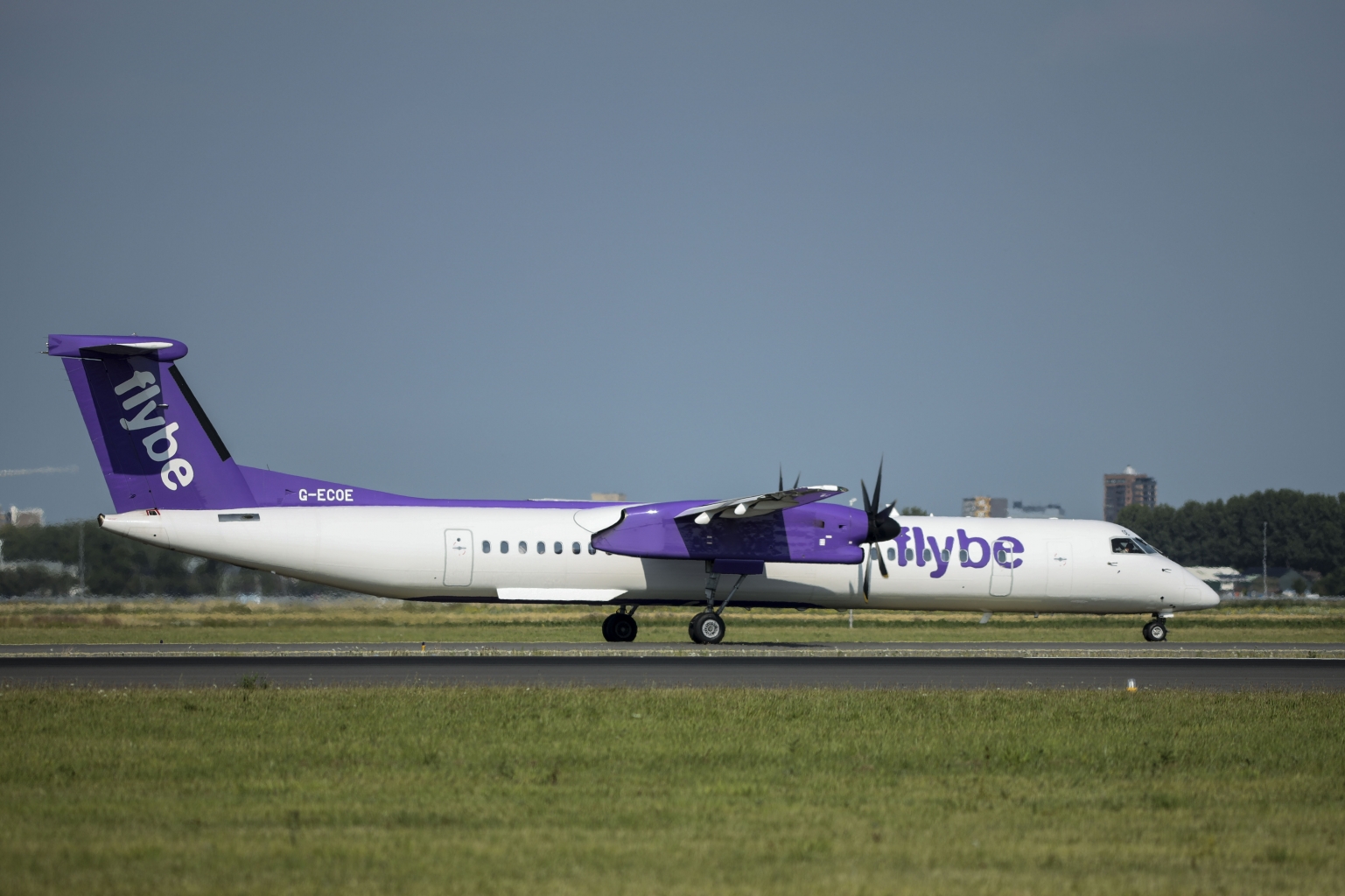 Preview Flybe Airways G-ECOE Bombardier DHC-8-402Q Dash 8 (4).jpg